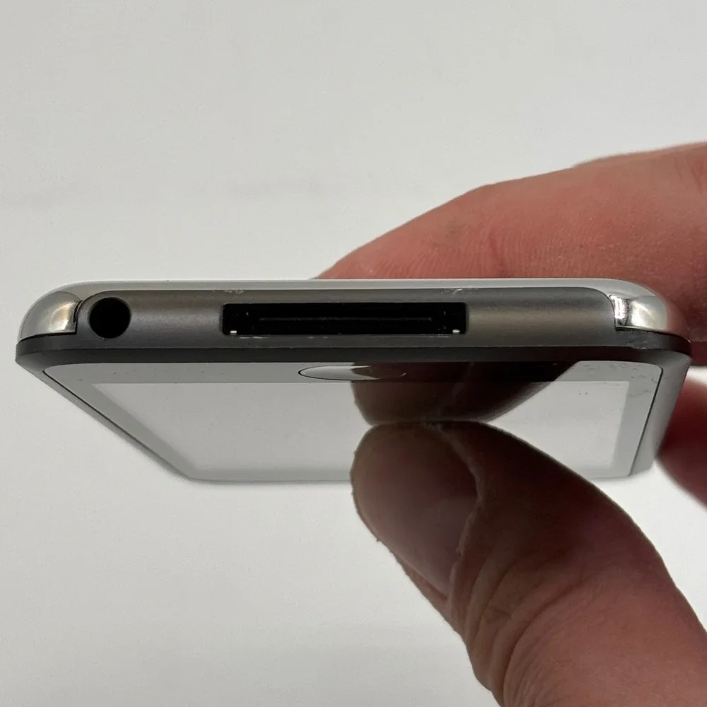 Apple iPod Touch 1st Generation 16GB Black Silver‎ Model A1213 NEEDS BATTERY